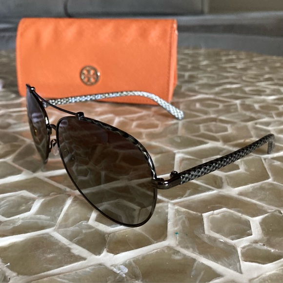 Tory Burch TY6021Q Sunglasses 398/8E- Grey Python Frame/Green Gradient Lenses - Picture 4 of 14